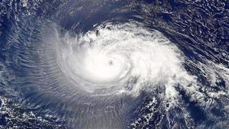 颱風 颶風 旋轉方向 寒命人顏色2023